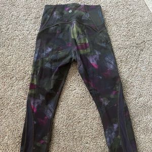 Lululemon Athletica Cropped Leggings Size 4 Abstract Colorful 24" Inseam Yoga